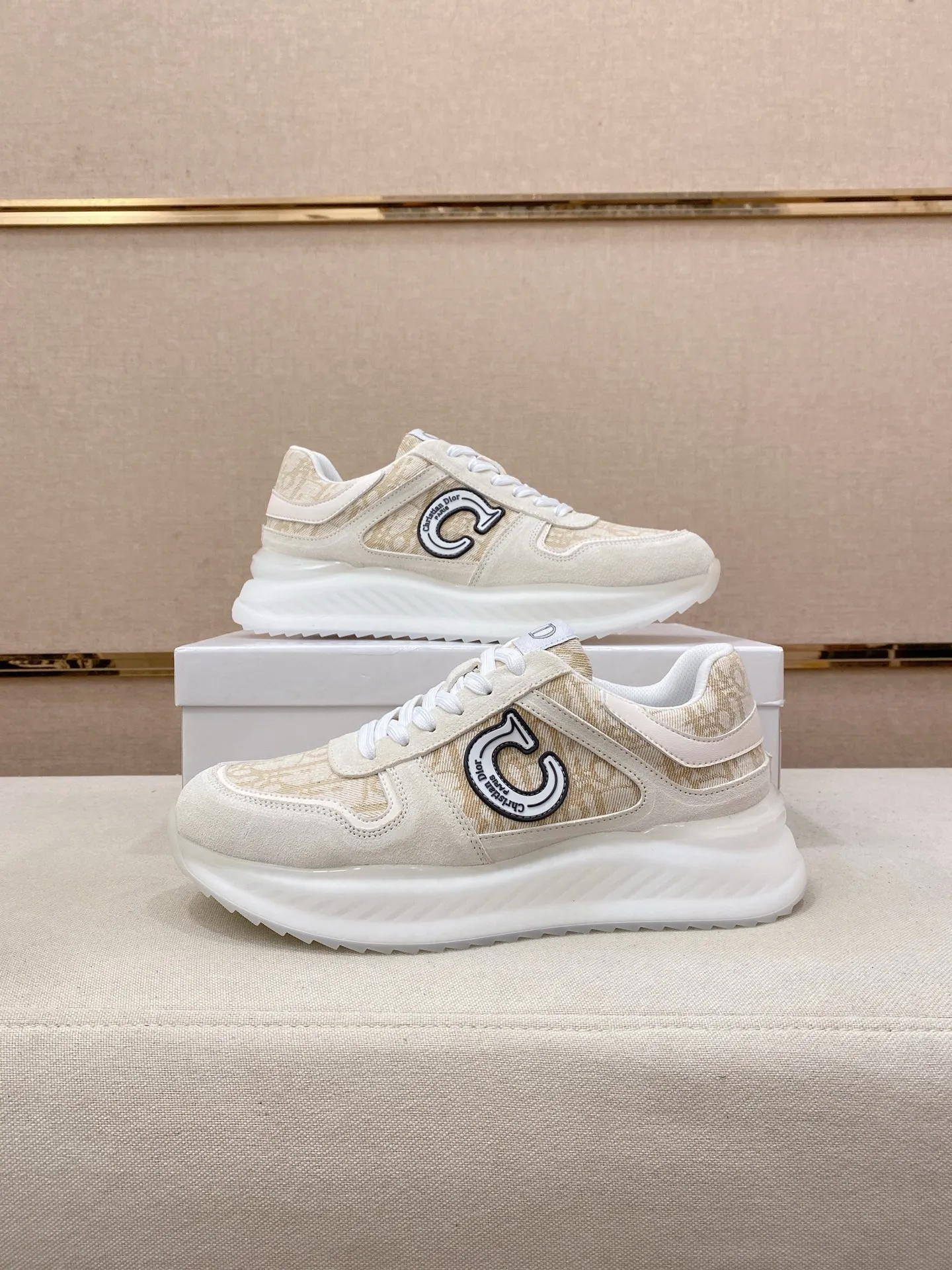 Men's shoes💰 462💰🇮🇹🇮🇹Dior d The new model is on sale at the same time at the counter. The upper 🇮🇹 is imported Italian first-layer cowhide, and the lining is fully imported sheepskin 💪💪. It is a complete 1⃣️ to 1⃣️ replica 🇮🇹💪💪, ⚠ Sole: The original sole is specially provided by the original factory. The exclusive movable molded sole is super comfortable. ⚠Original factory single goods, 🔍🔍high quality, you can enter and leave the counter at will, welcome to compare⚠. Code number:38-44
